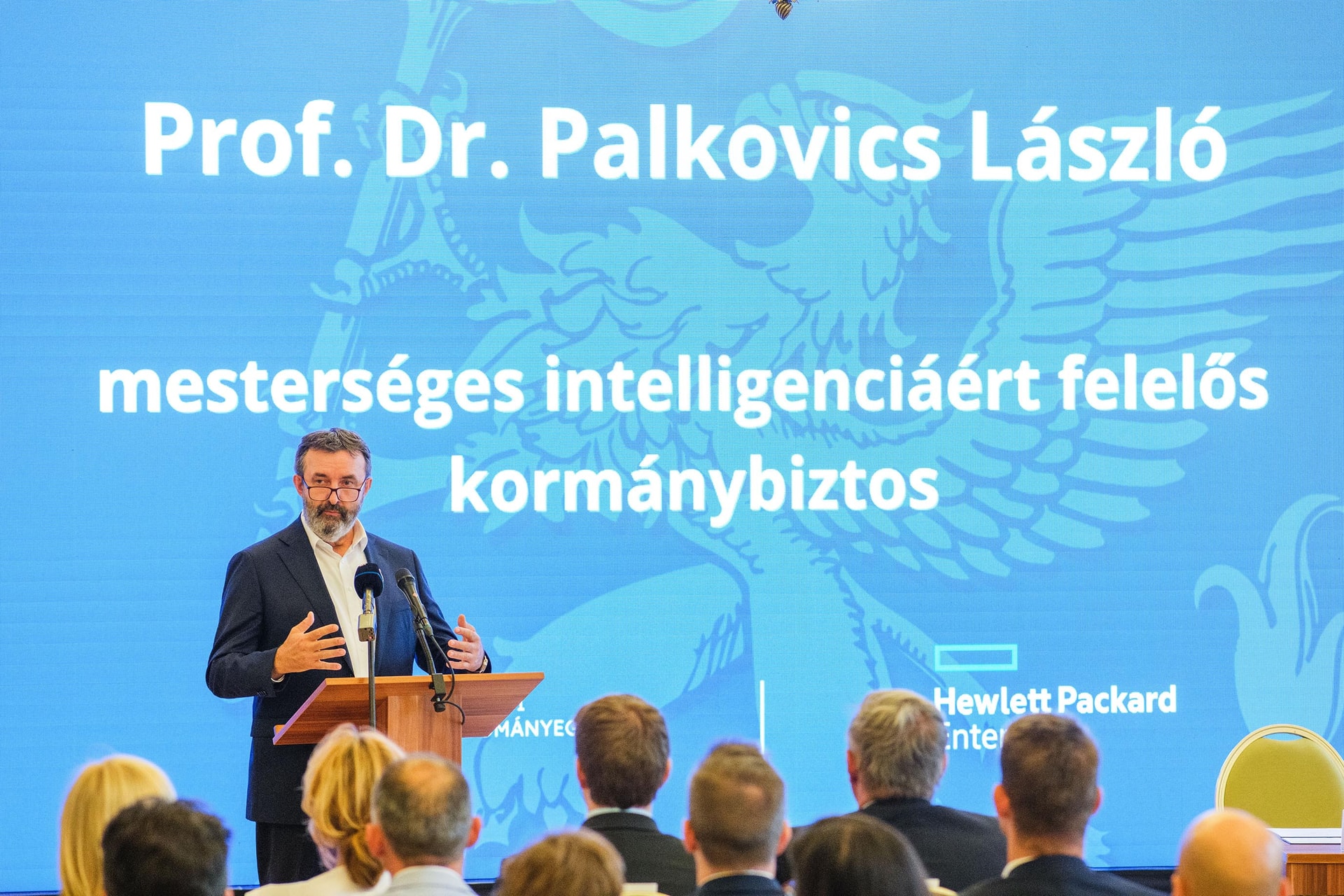 A mesterséges intelligenciakutatásra specializált szuperszámítógépet adtak át az SZTE-n