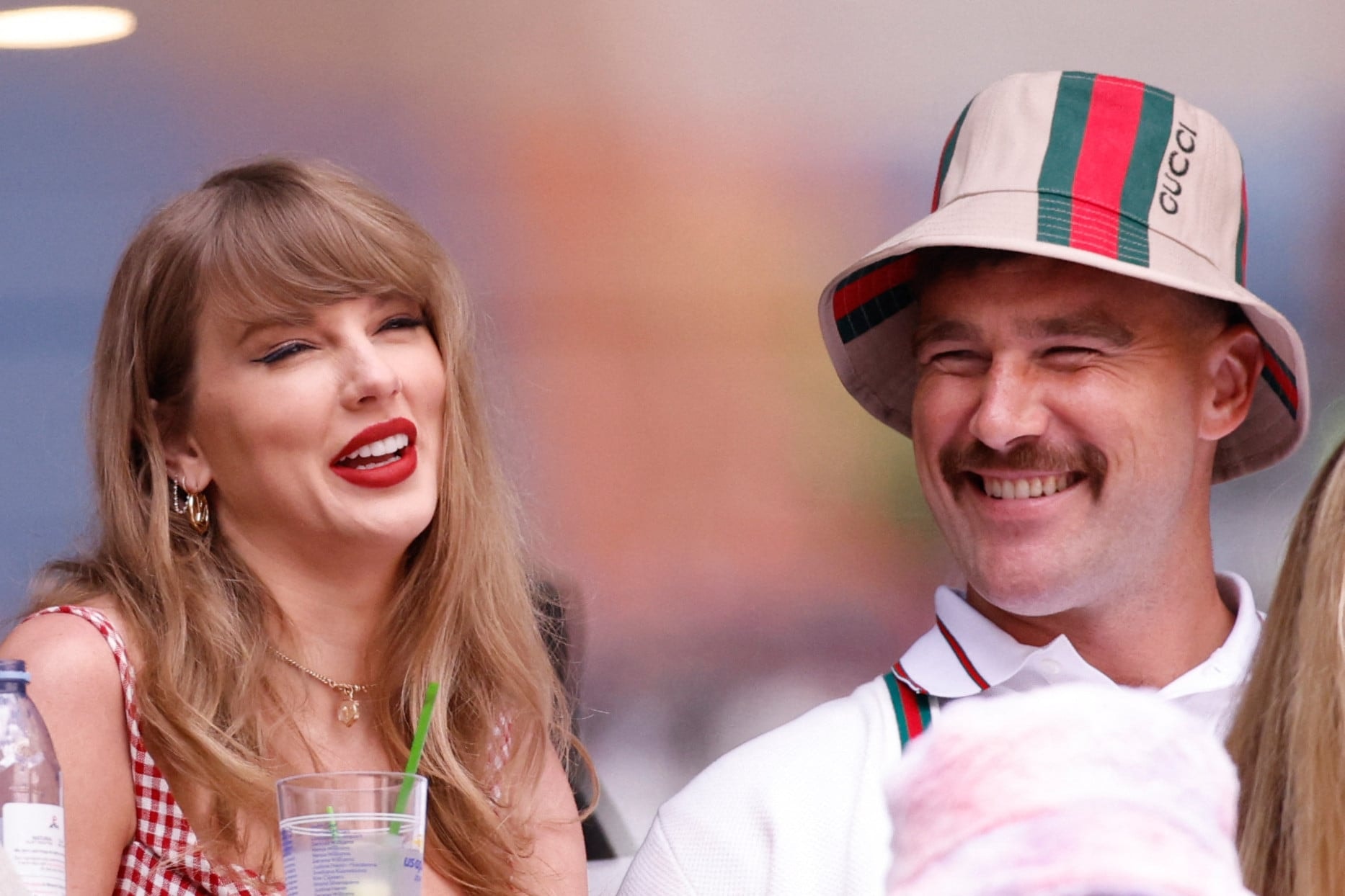 Hetekre eltűnik a világ elől Taylor Swift és Travis Kelce