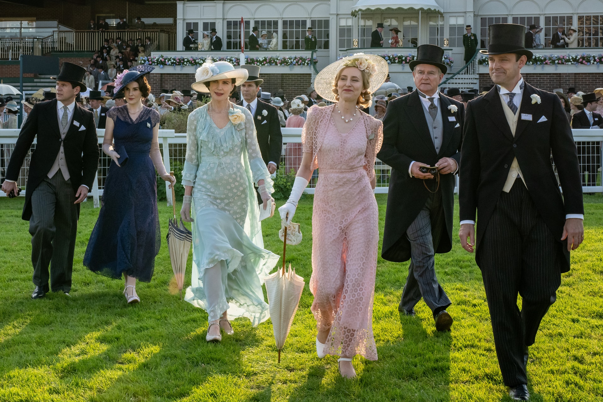 Elárverezik Lady Mary menyasszonyi ruháját a Downton Abbey-ből