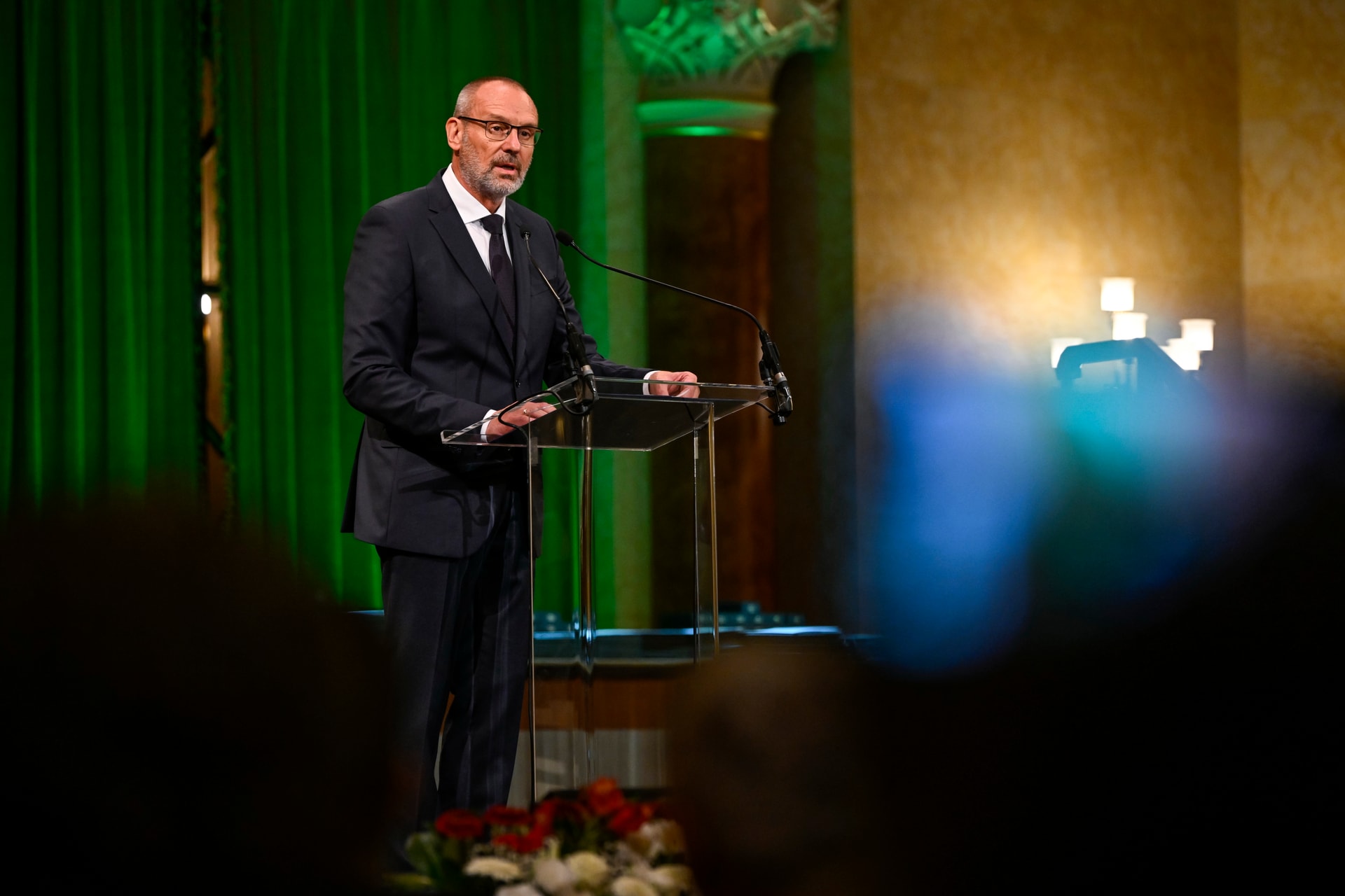 Zsigó Róbert állami kitüntetéseket és művészeti díjakat adott át