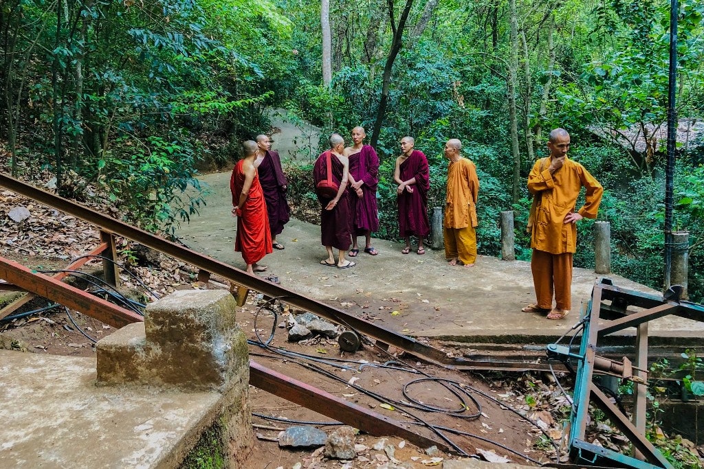 Súlyos siklóbaleset Sri lankán
