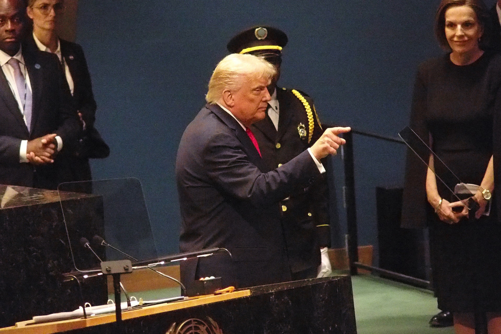 Donald Trump vámok "nagyon erős" körét helyezte kilátásba