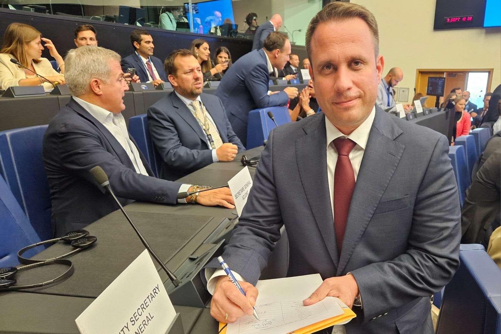 Az Európai Parlament néppártja továbbra is háborút akar