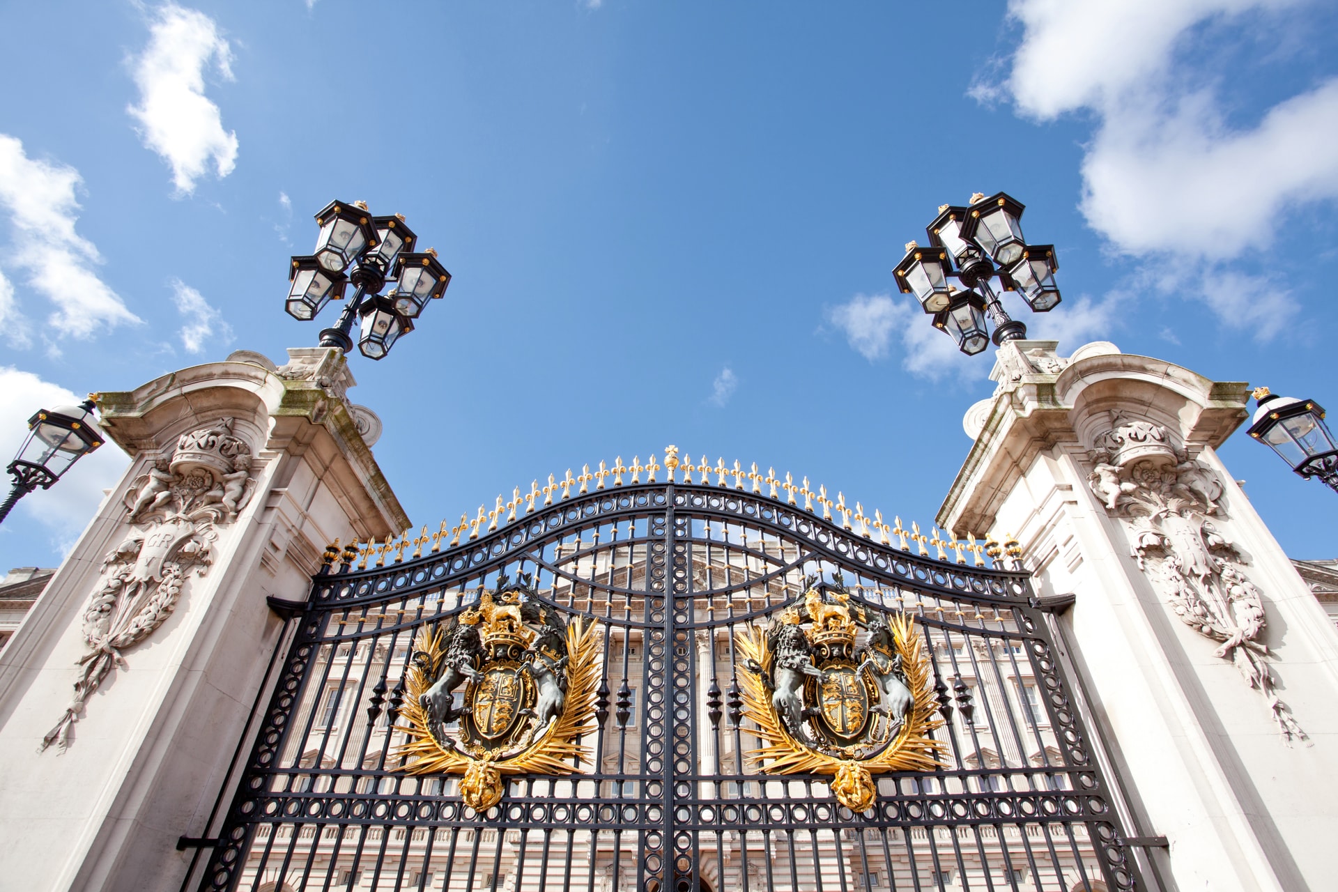 A Buckingham-palota megnyitja első karácsonyi üzletét