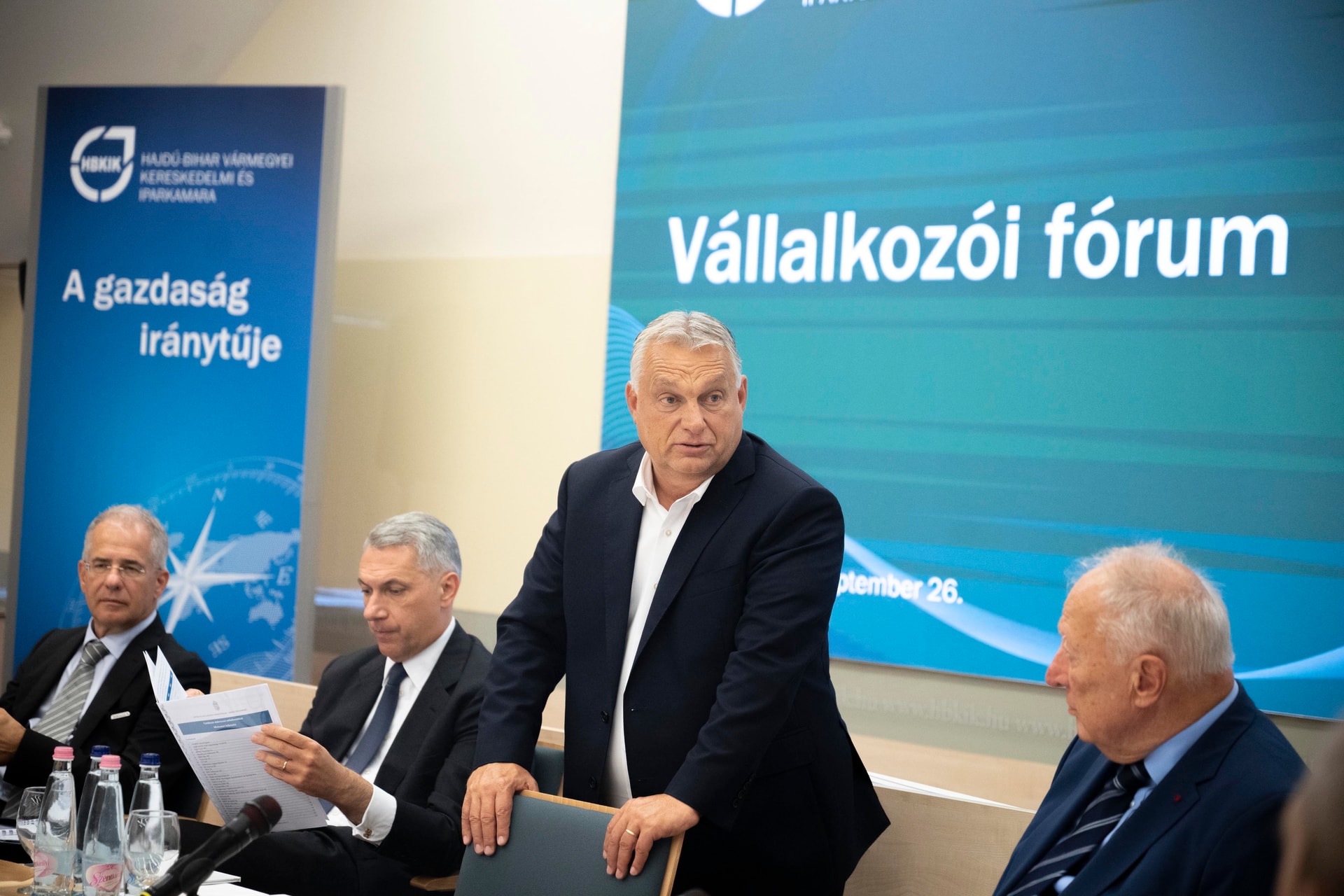 Orbán Viktor Hajdú-Bihar megye vállalkozóival tárgyalt