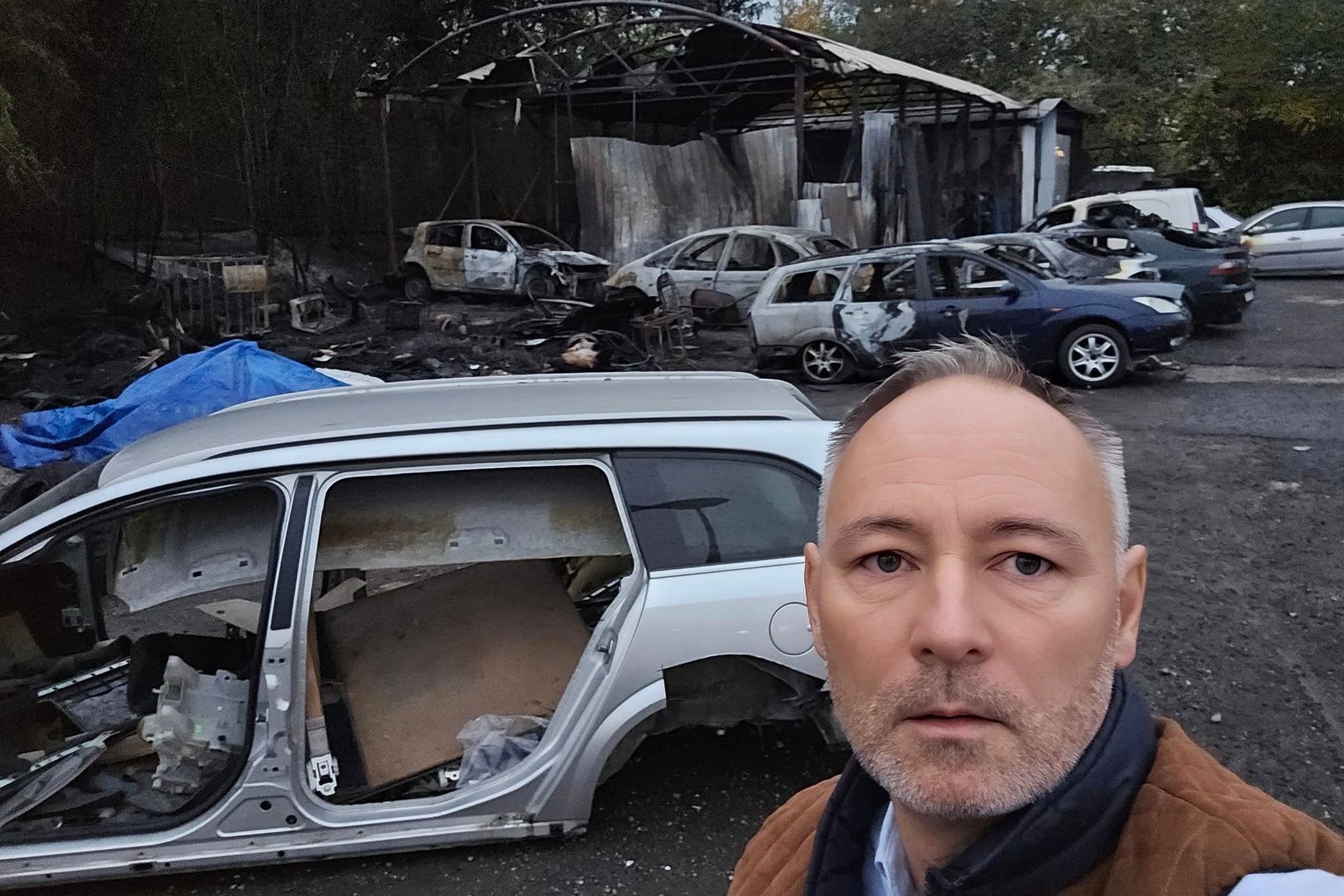 Tűz ütött ki egy autószerelő-műhelyben
