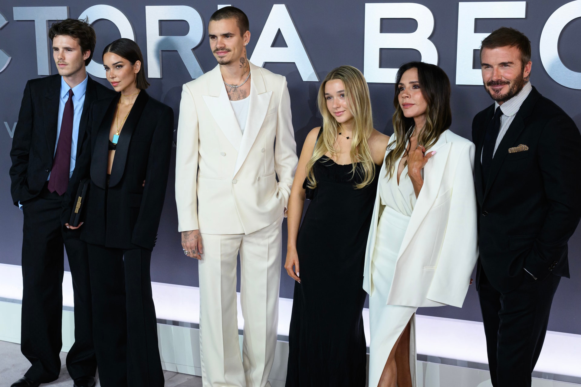 Az anyai szív fájdalma: Victoria Beckham üzent elhidegült fiának