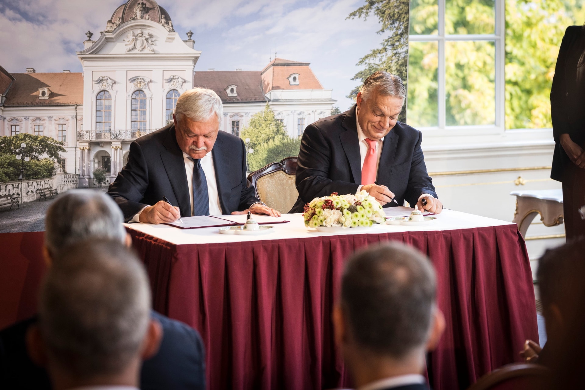 A kormány és az OTP százmillió eurót ad a gödöllői kastély felújításához + Videó!