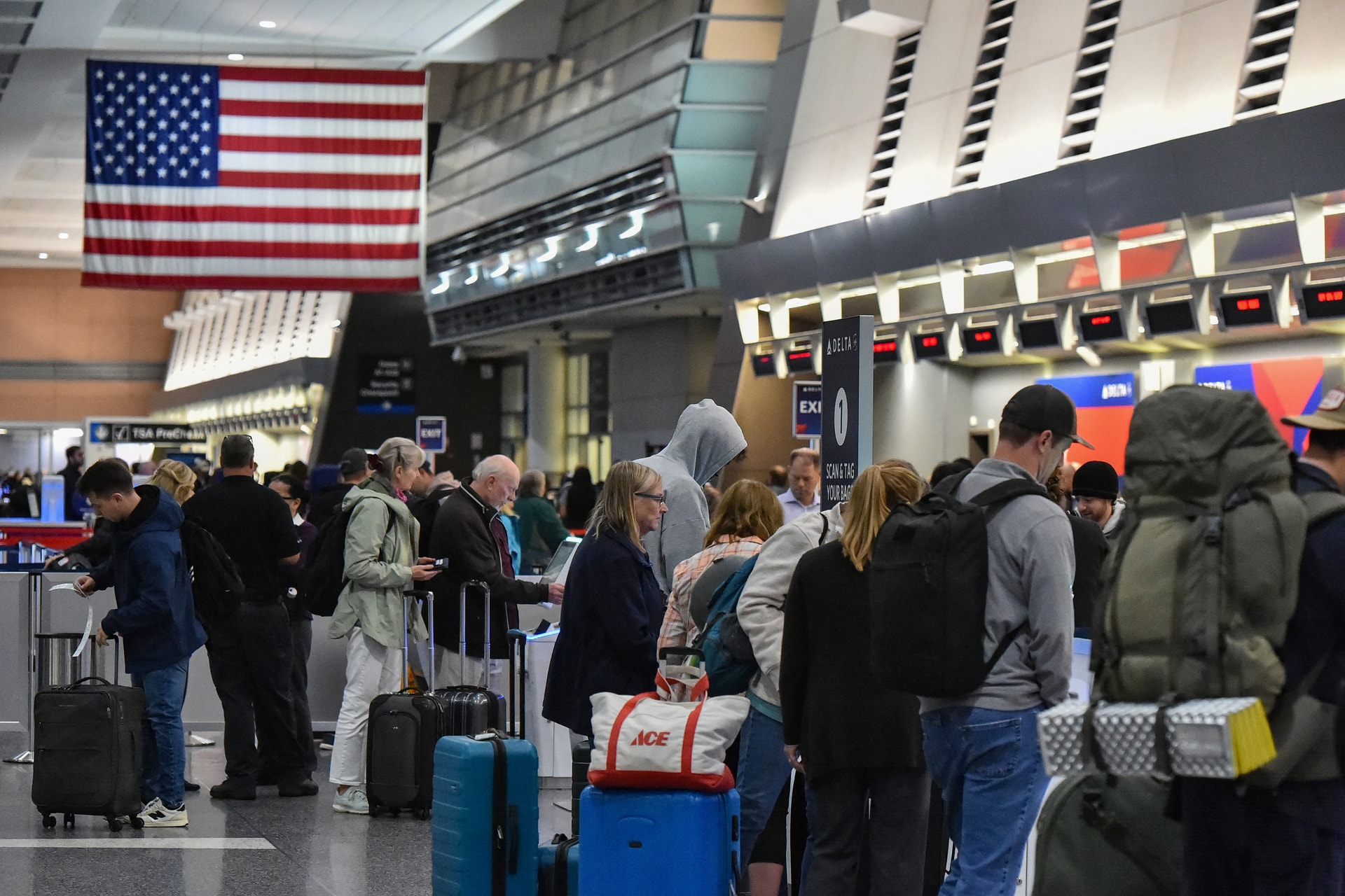 Fizetés nélkül dolgoznak az amerikai repülőterek biztonsági alkalmazottai
