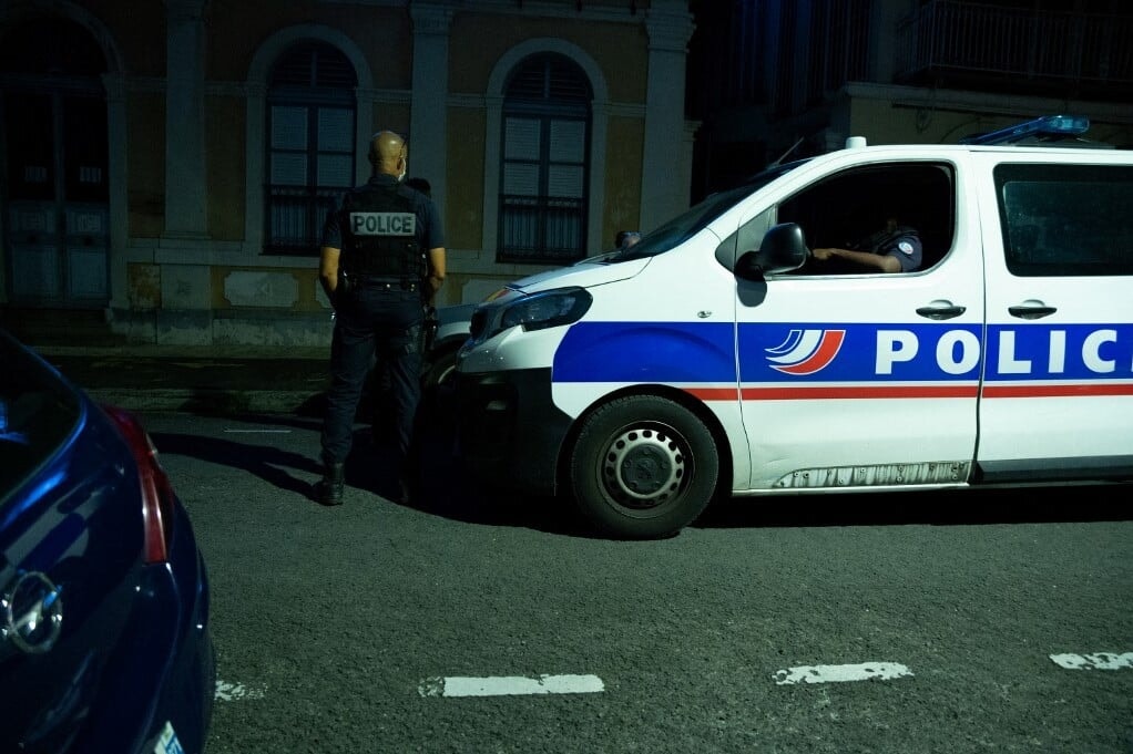 Karácsonyi tömegbe hajtottak egy francia üdülőhelyen