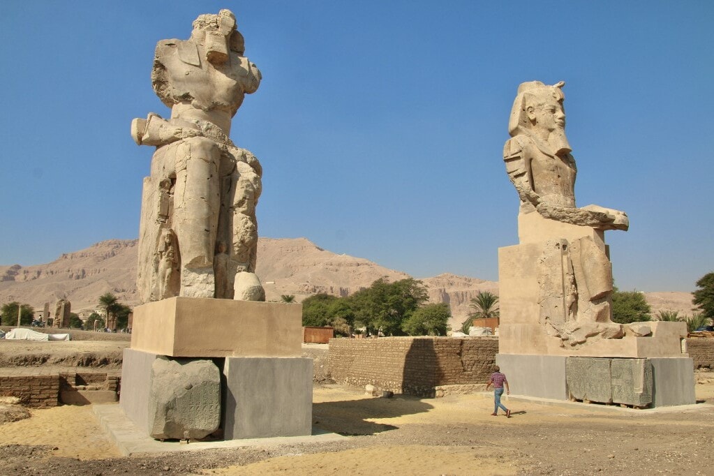 Felavatták III. Amenhotep egyiptomi fáraó óriási szobrait