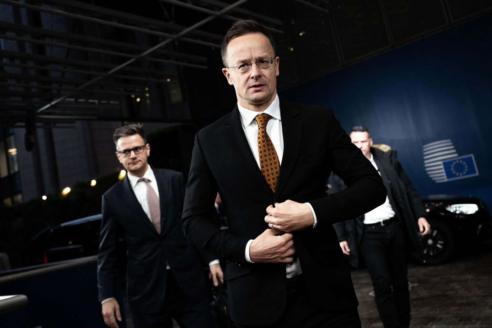Brüsszelben háborús pszichózis uralkodik