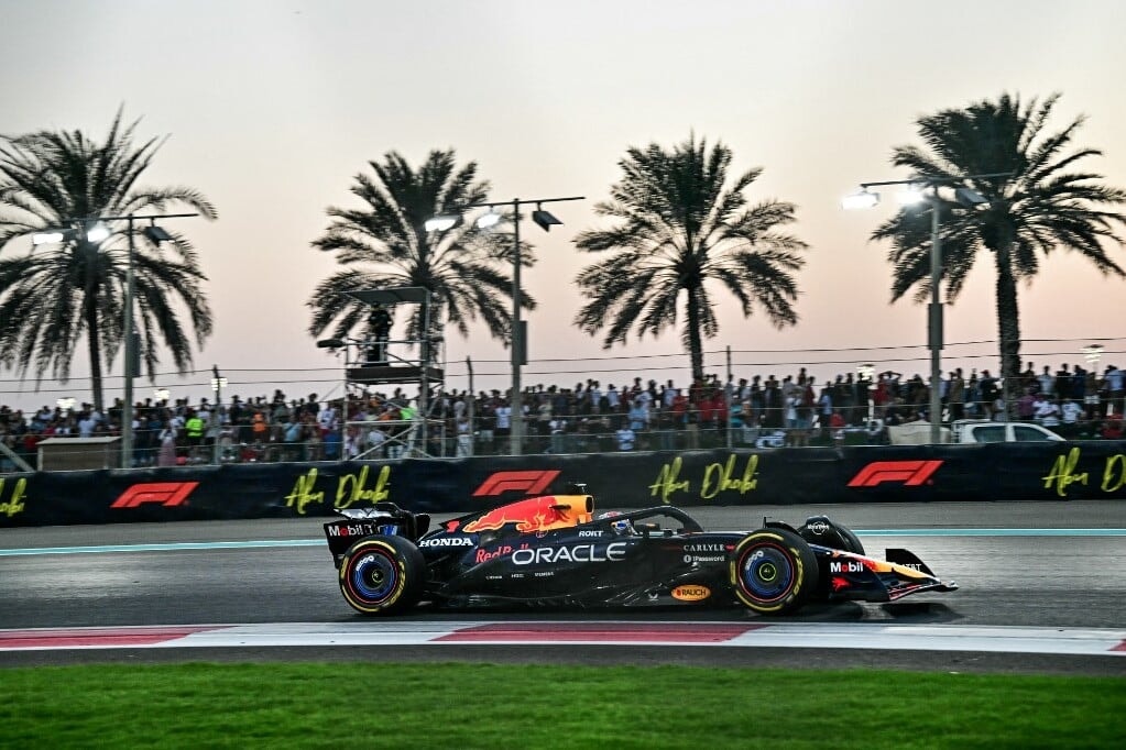 Verstappen az utolsó futamot is megnyerte, de Norris az új világbajnok