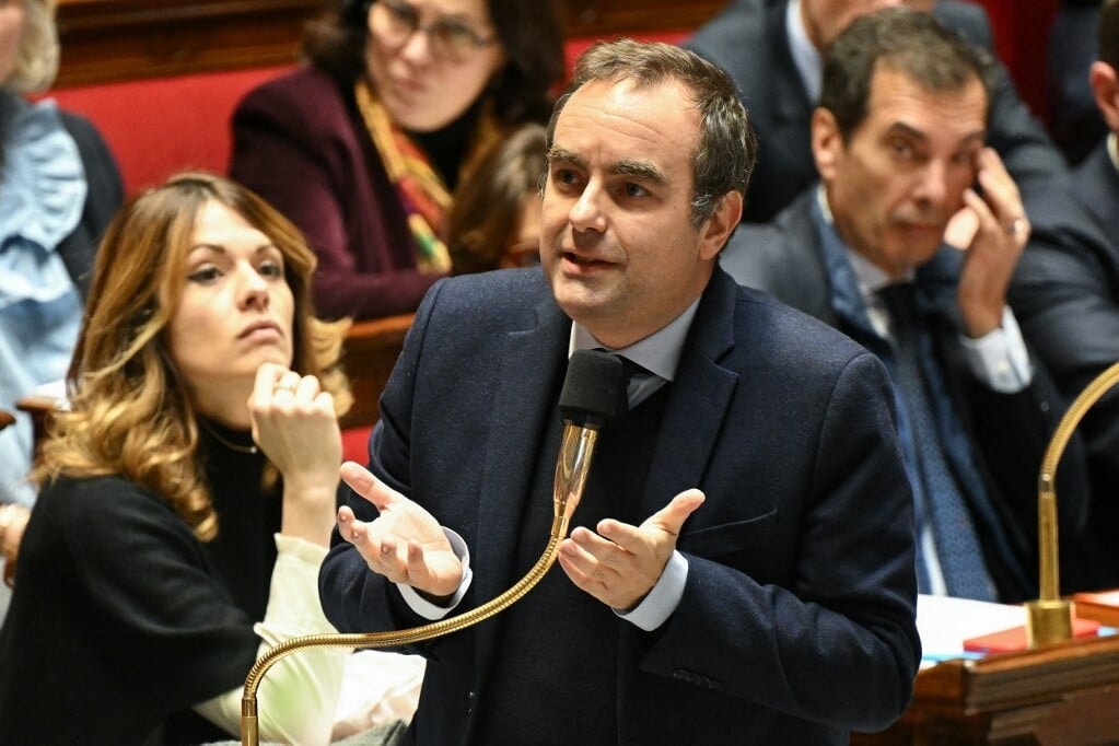A francia kormány megkerüli a parlamentet