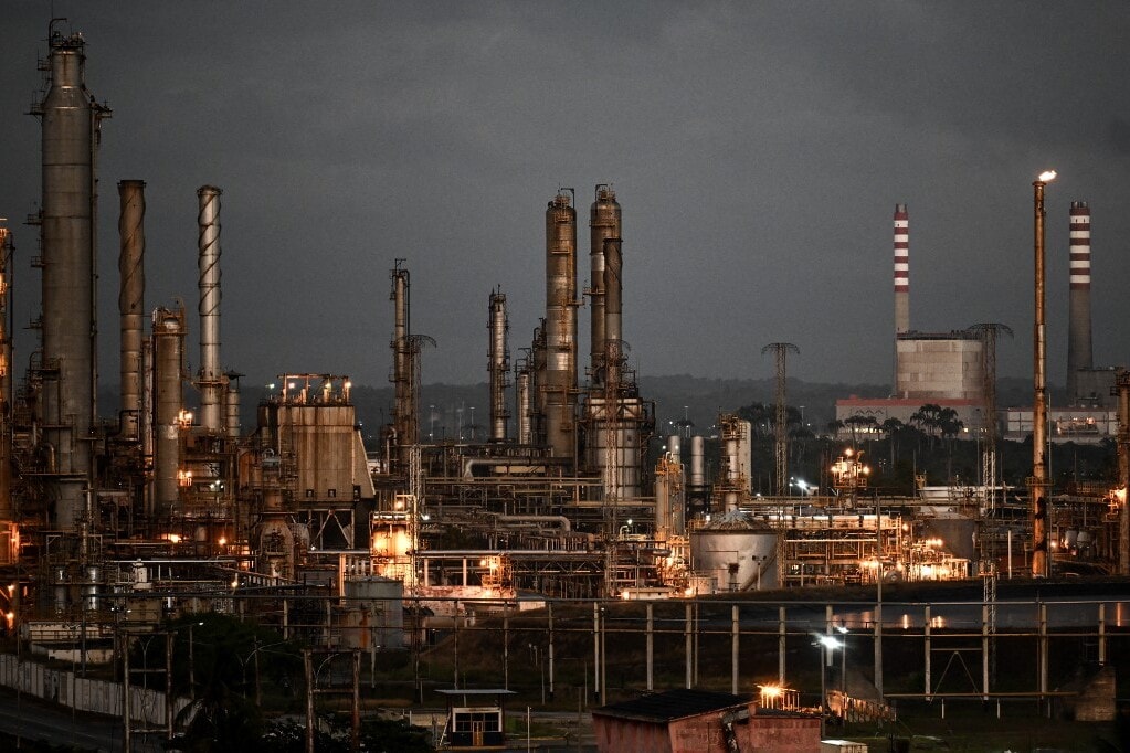 Lepusztult olajlétesítményeket hagyott maga után Maduro