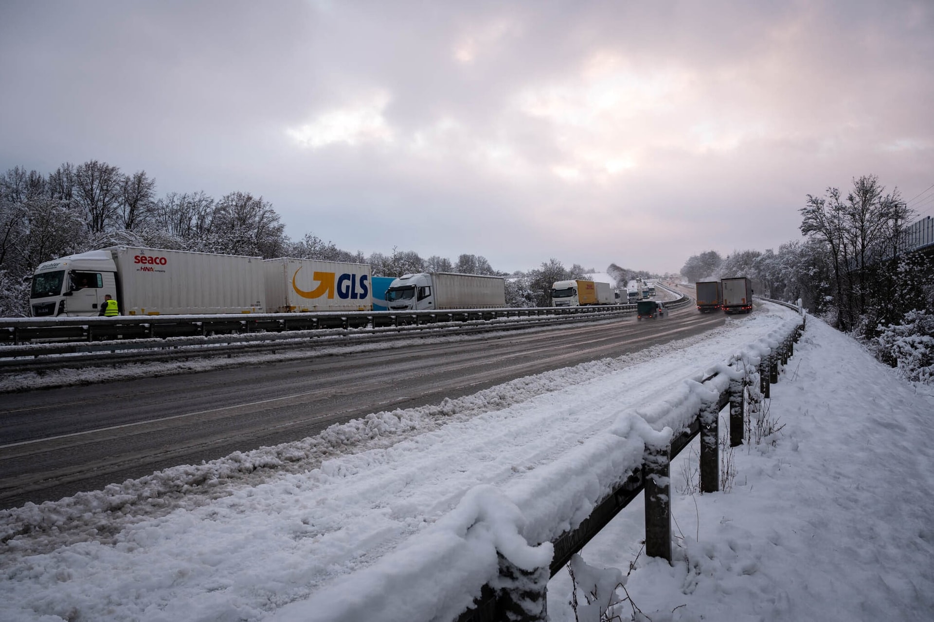 Forgalomkorlátozás várható az M1–M7 bevezetőjén