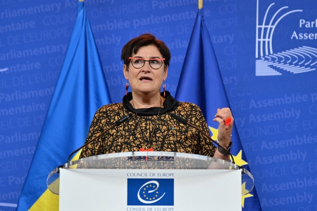 Női képviselő került az elnöki székbe