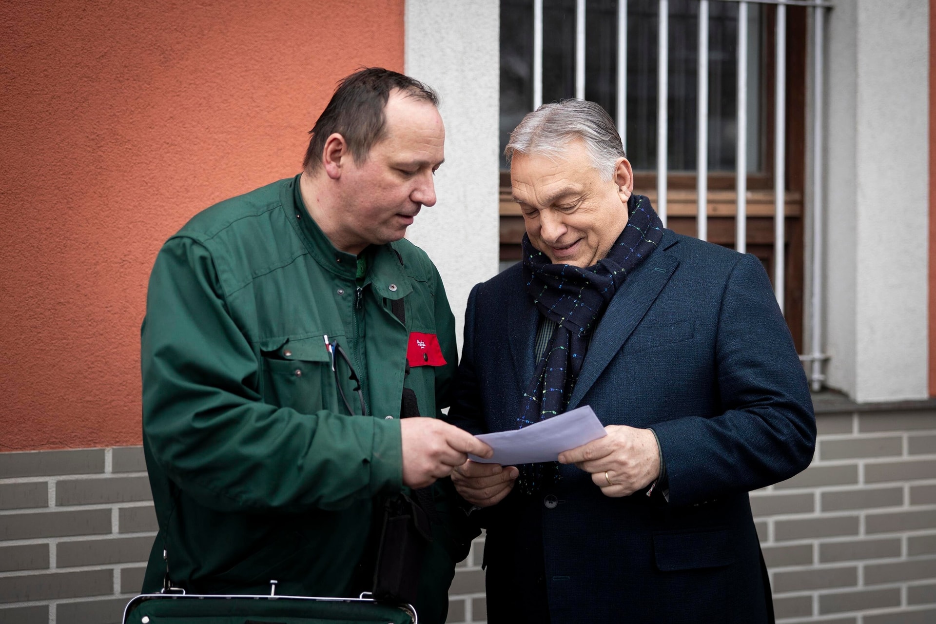 Orbán Viktor postás lett