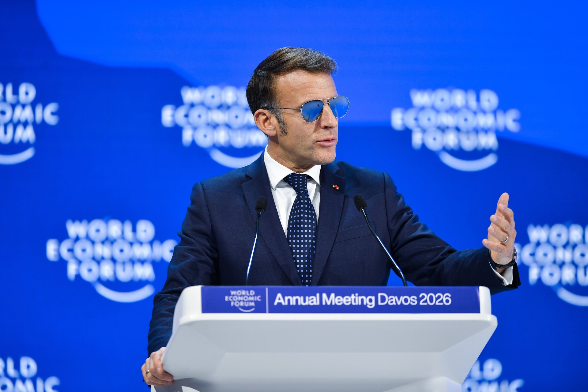 Macron mémmé vált