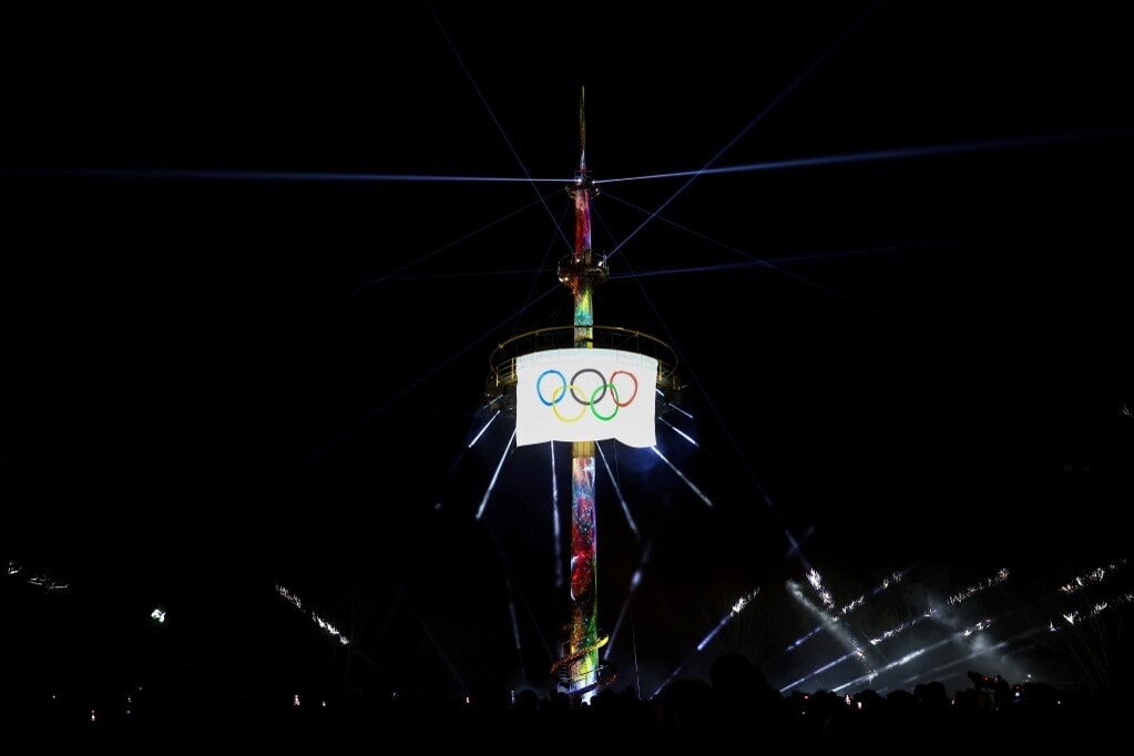 Megérkezett az olimpiai zászló a következő téli játékok helyszínére