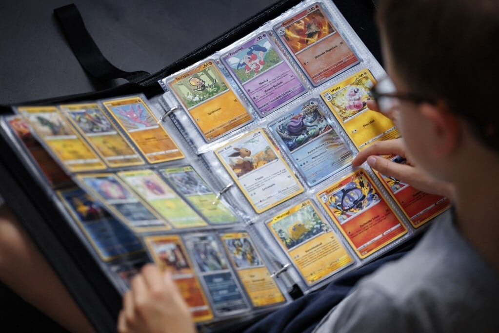 Rekordösszegért adtak el aukción egy ritka Pokemon kártyát