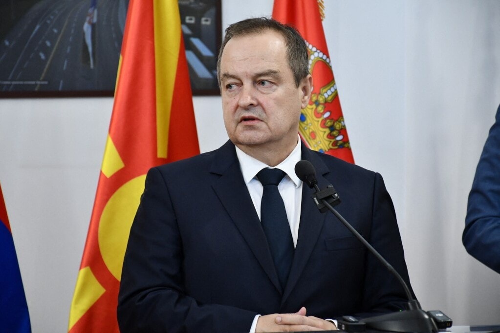 A szerb belügyminiszter súlyos állapotban került kórházba