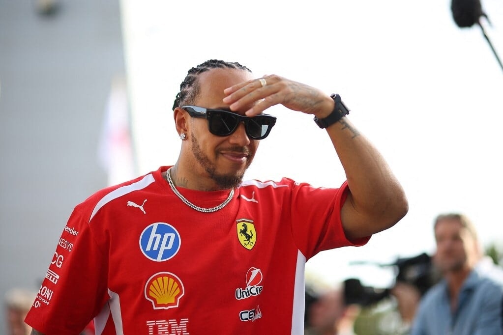 Baljós figyelmeztetést kapott Lewis Hamilton