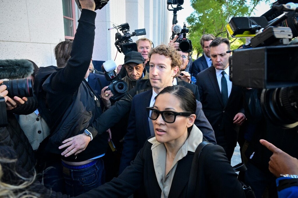 Zuckerberg tagadta, hogy a közösségi médiumok célja a fiatalok függővé tétele