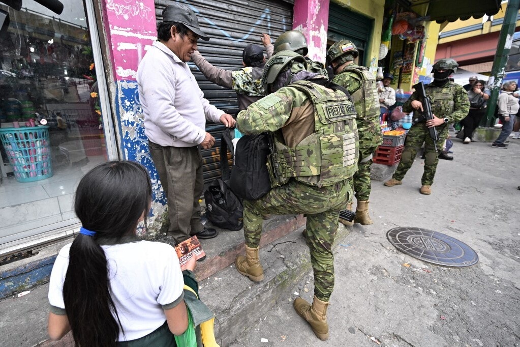 Ecuador amerikai segítséggel csapott le a területén egy táborra, ahol kábítószer-kereskedők kiképzése folyt