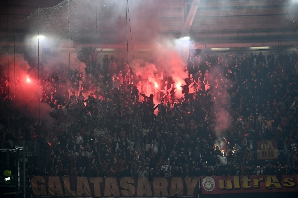 Jegyeladási tilalmat és pénzbüntetést róttak ki a Galatasaray-nak