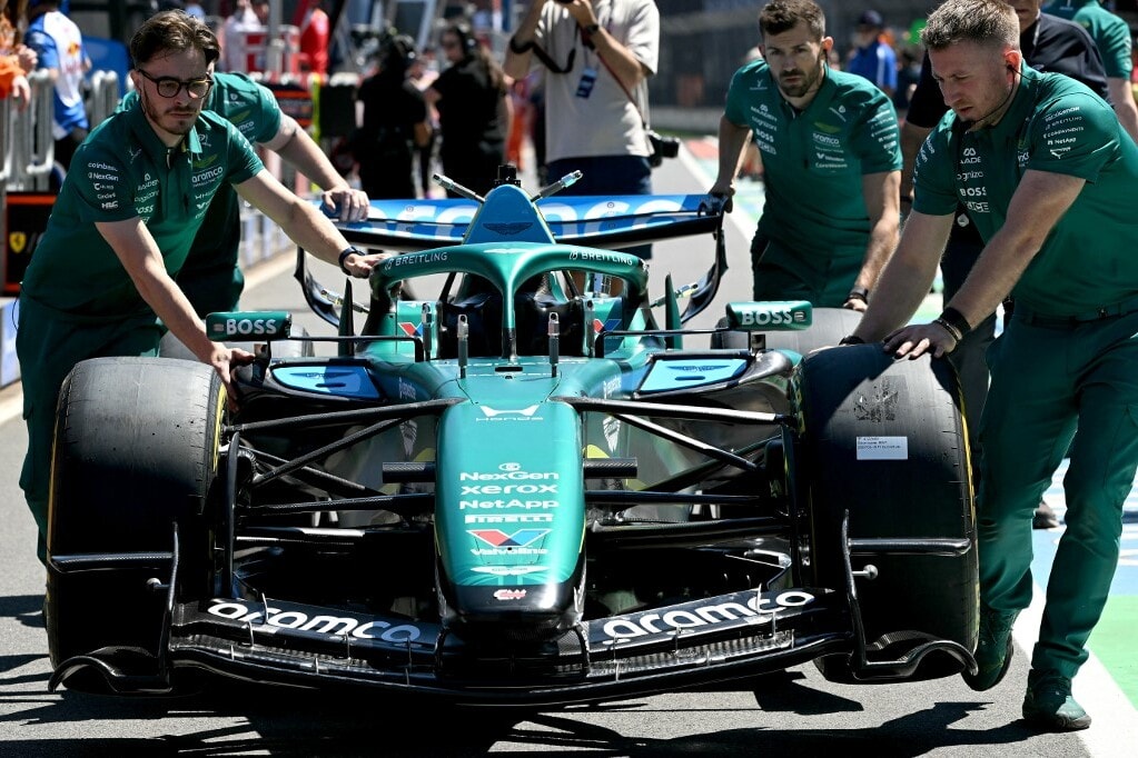 Rezgések miatt korlátozza a megtett körök számát az Aston Martin