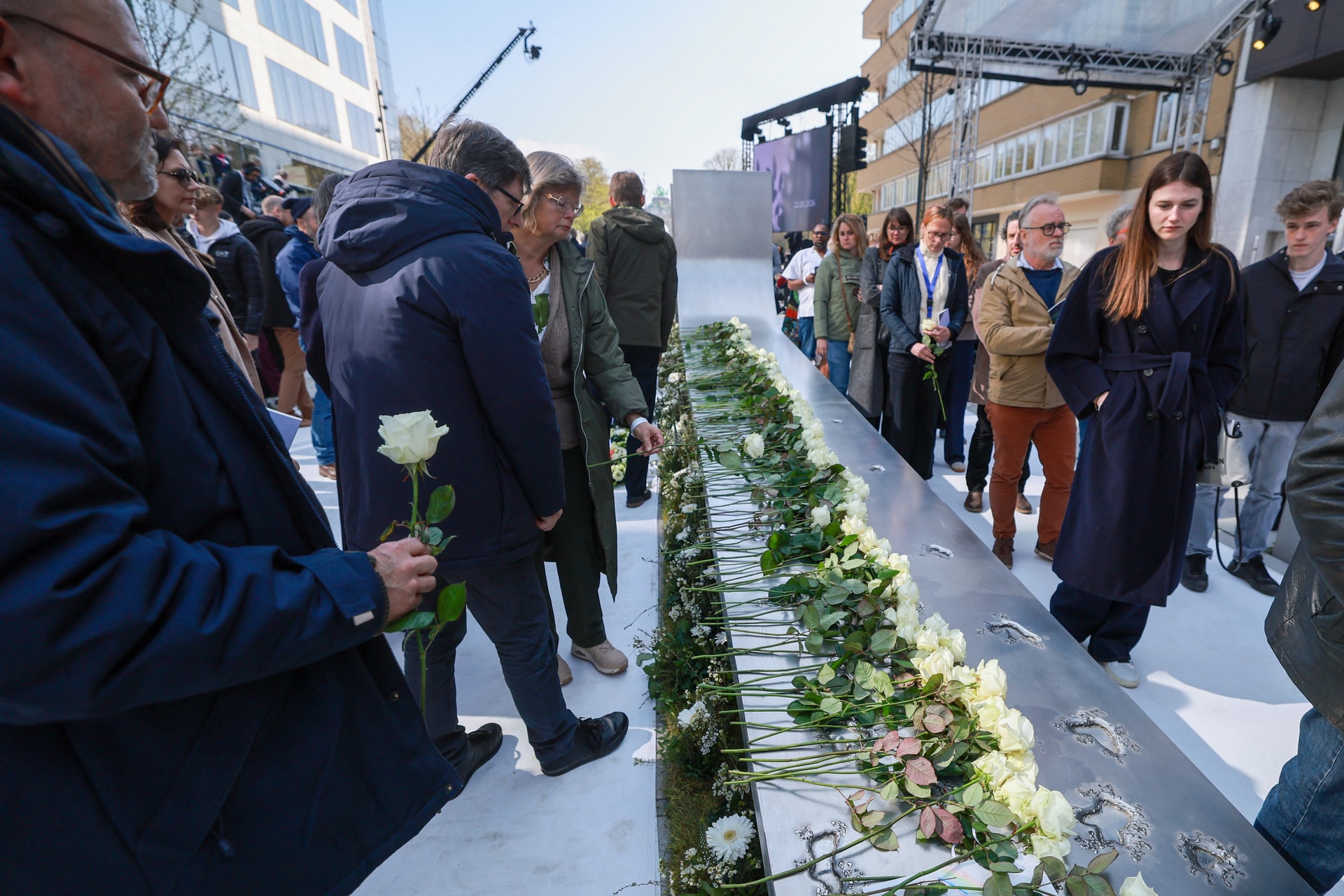 Megemlékeztek Brüsszelben a dzsihadista terrortámadások tizedik évfordulójáról