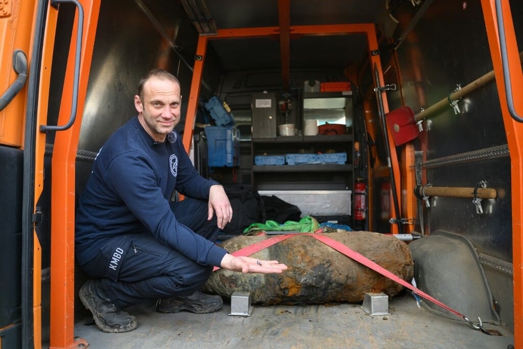 Több száz kilogrammos, második világháborús bombát robbantottak fel