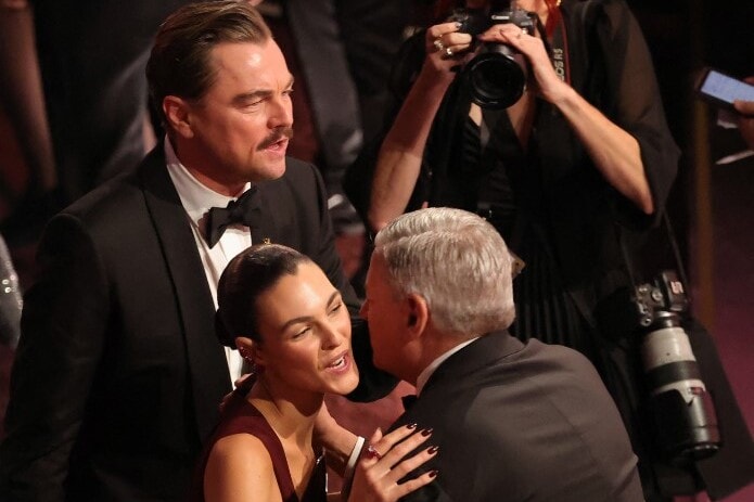 Leonardo DiCaprio egy fiatal modellel érkezett az Oscarra