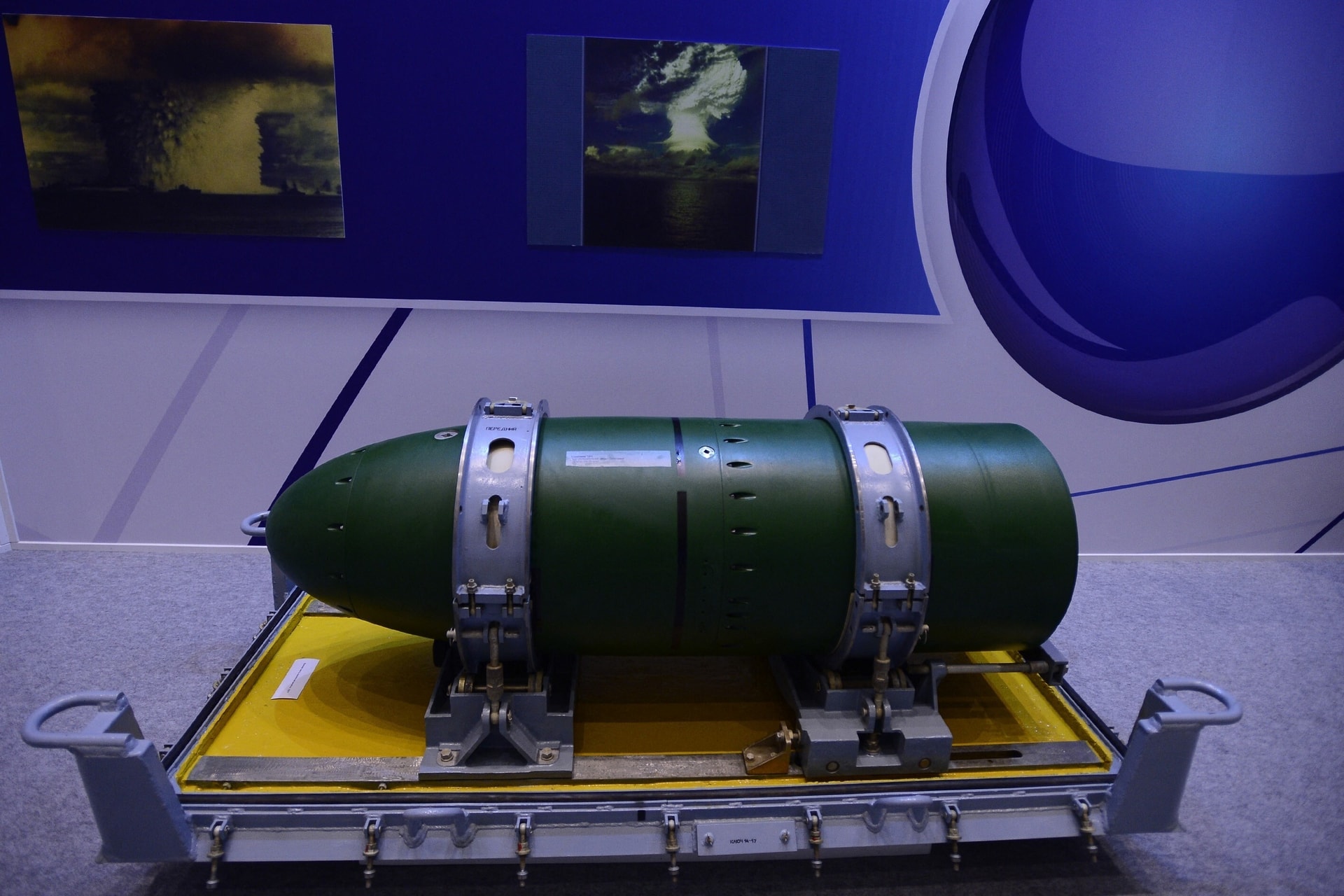 Közel tízezer bevethető atomfegyver van a világon