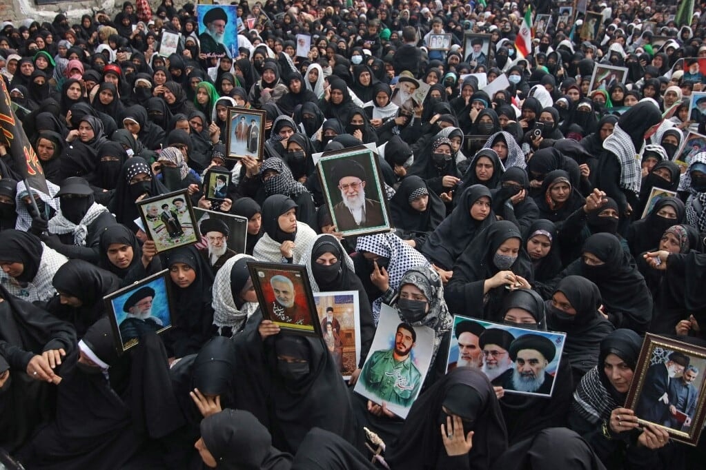 Elhalasztották az Ali Hamenei temetését