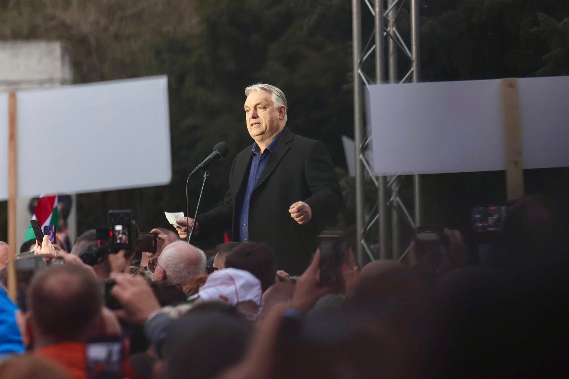 Orbán Viktor: A háborús eladósodás veszélyeztet