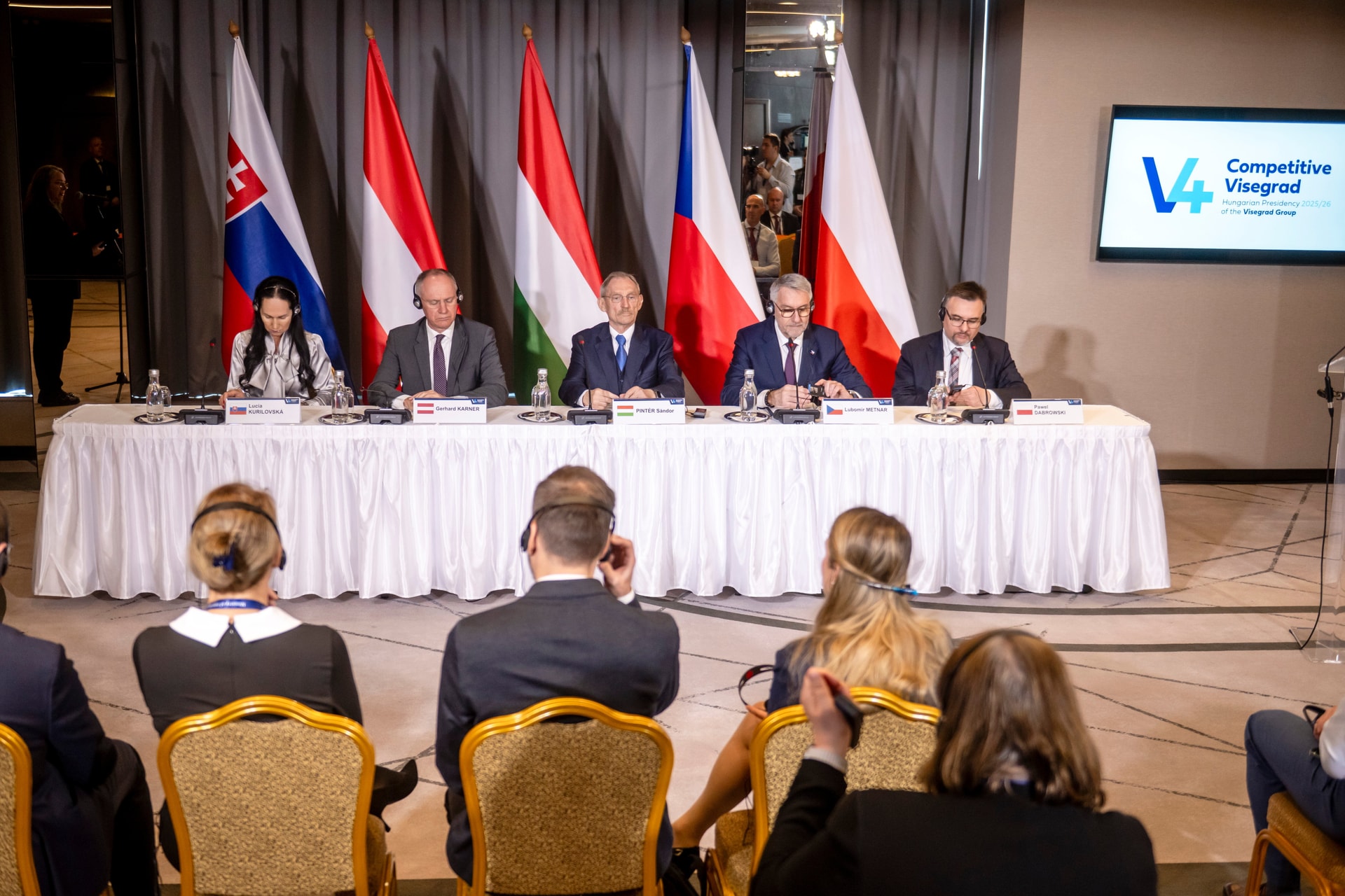 Növelni kell a visegrádi országok és Ausztria együttműködését