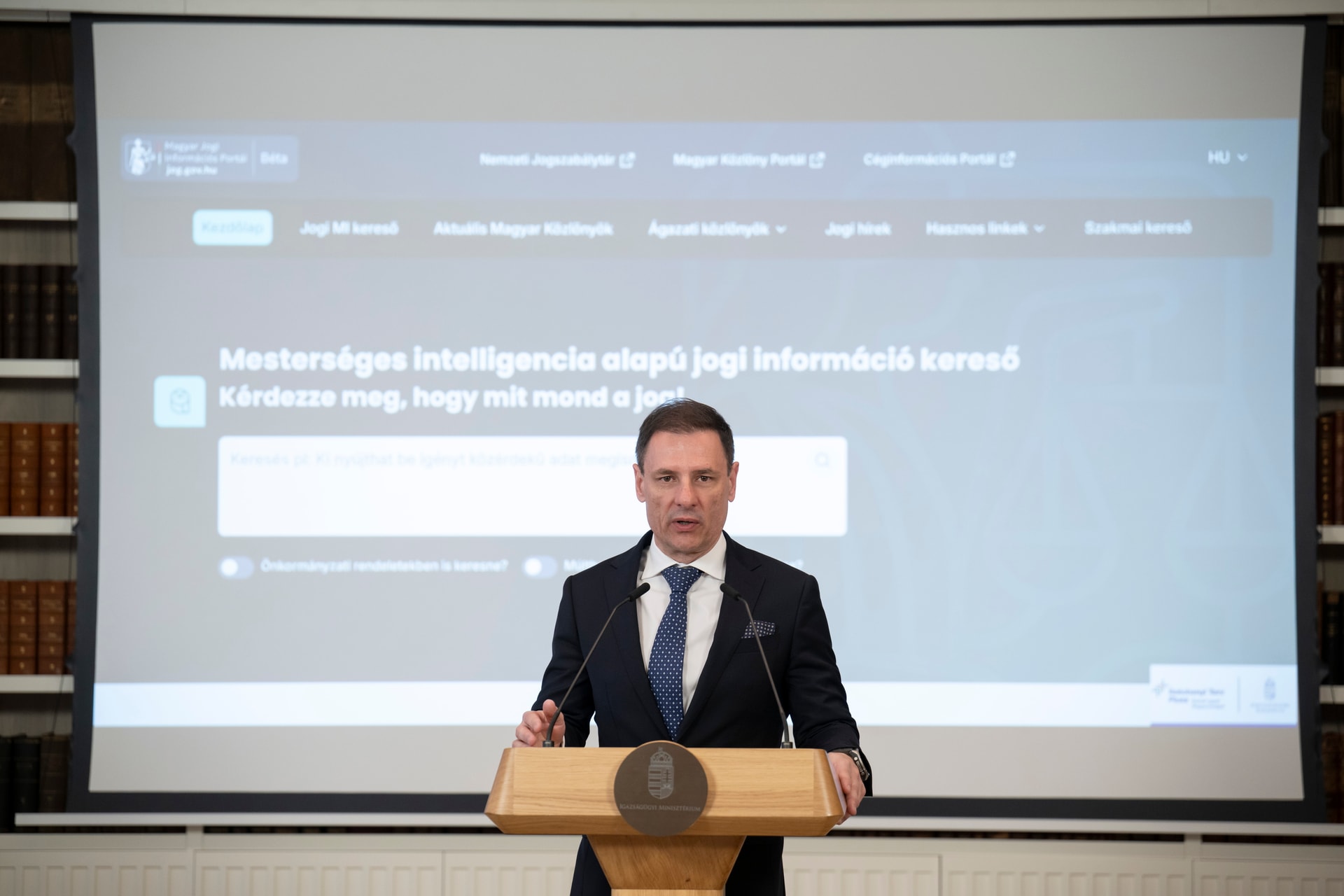 Elindult a mesterséges intelligencia-alapú jogi információkereső