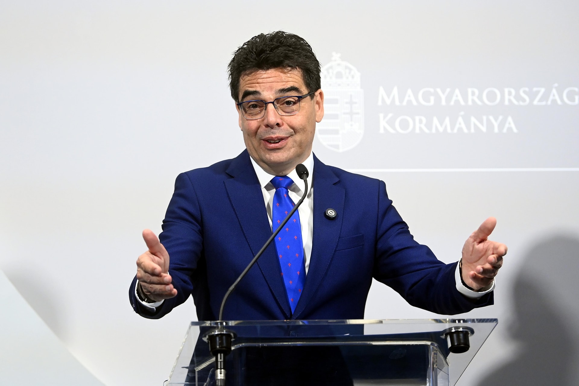 A választások tétje, hogy életbe lép-e a migrációs paktum