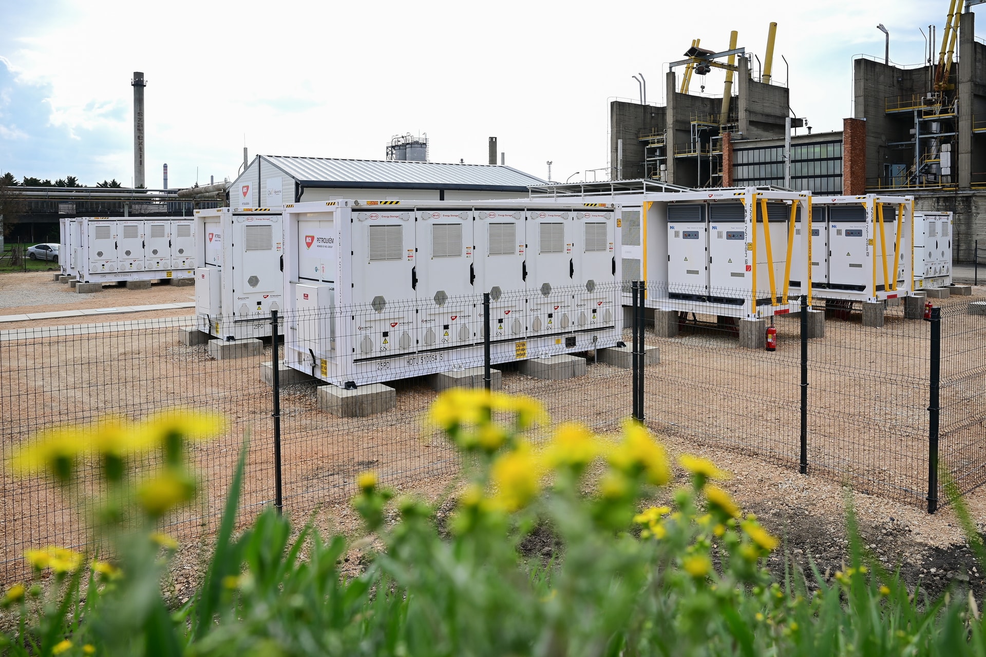 Átadták Kelet-Magyarország legnagyobb akkumulátoros energiatárolóját Tiszaújvárosban