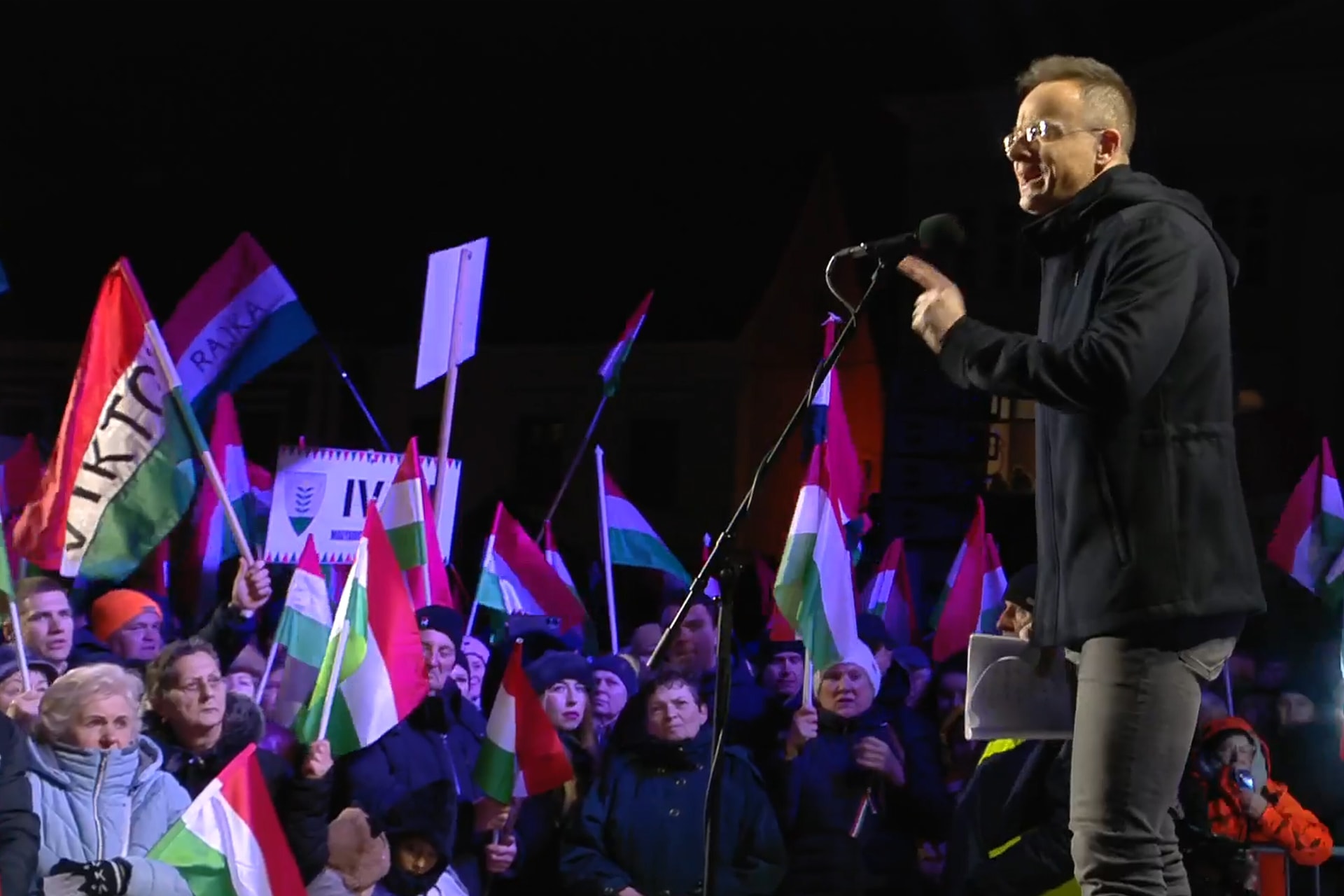 Szijjártó Péter: A kiugrott rendőr nem hős, csak egyszerűen nem tudott egy kémelhárítási akcióról