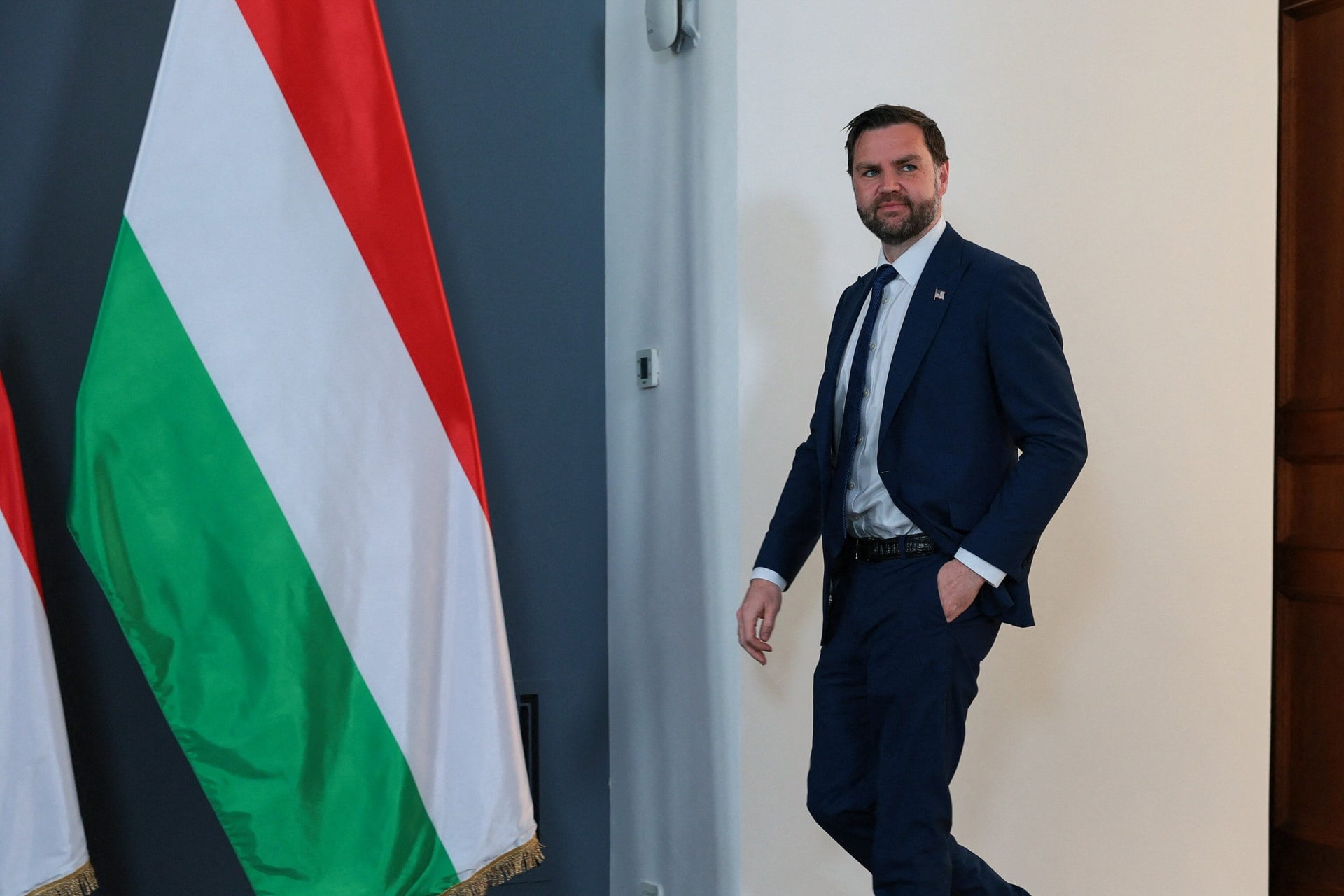 Kiderült, miért marad tovább Magyarországon J. D. Vance
