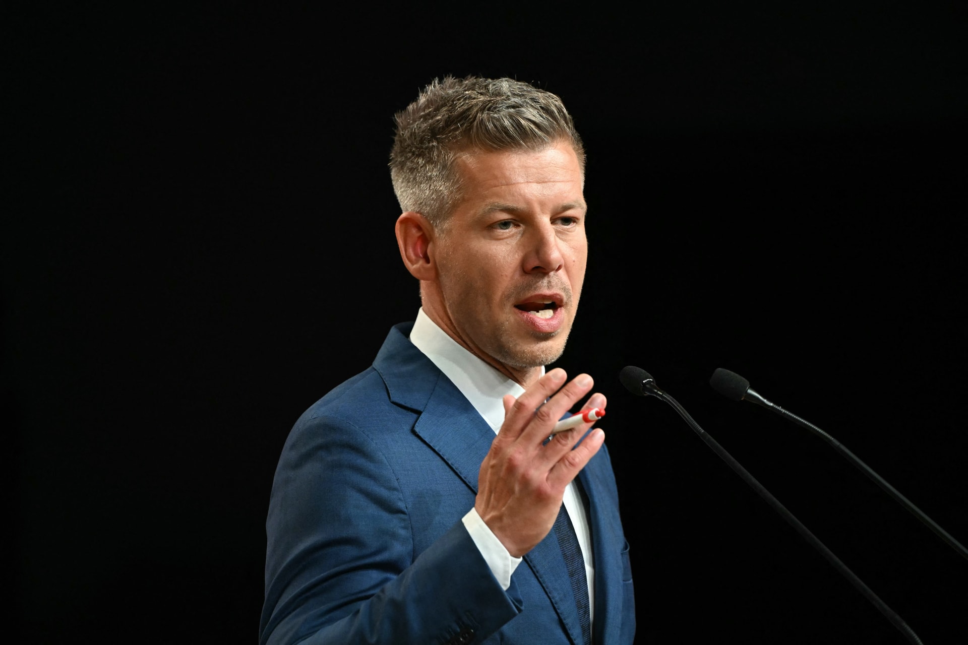Magyar Péter: Az Orbán-kormány bővítse ki a NAV jogköreit