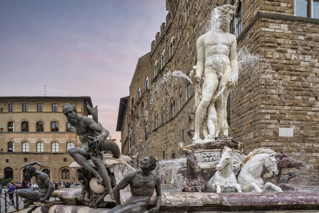 Egy turista megrongálta Firenze Neptunusz-kútját + VIDEÓ