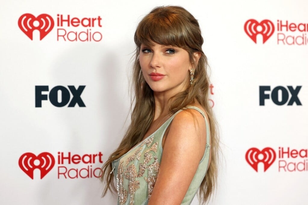Bajba került Taylor Swift + VIDEÓ