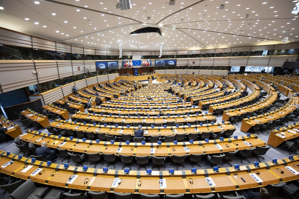 Az EU iparfejlesztési jogszabályának célja a függőség csökkentése