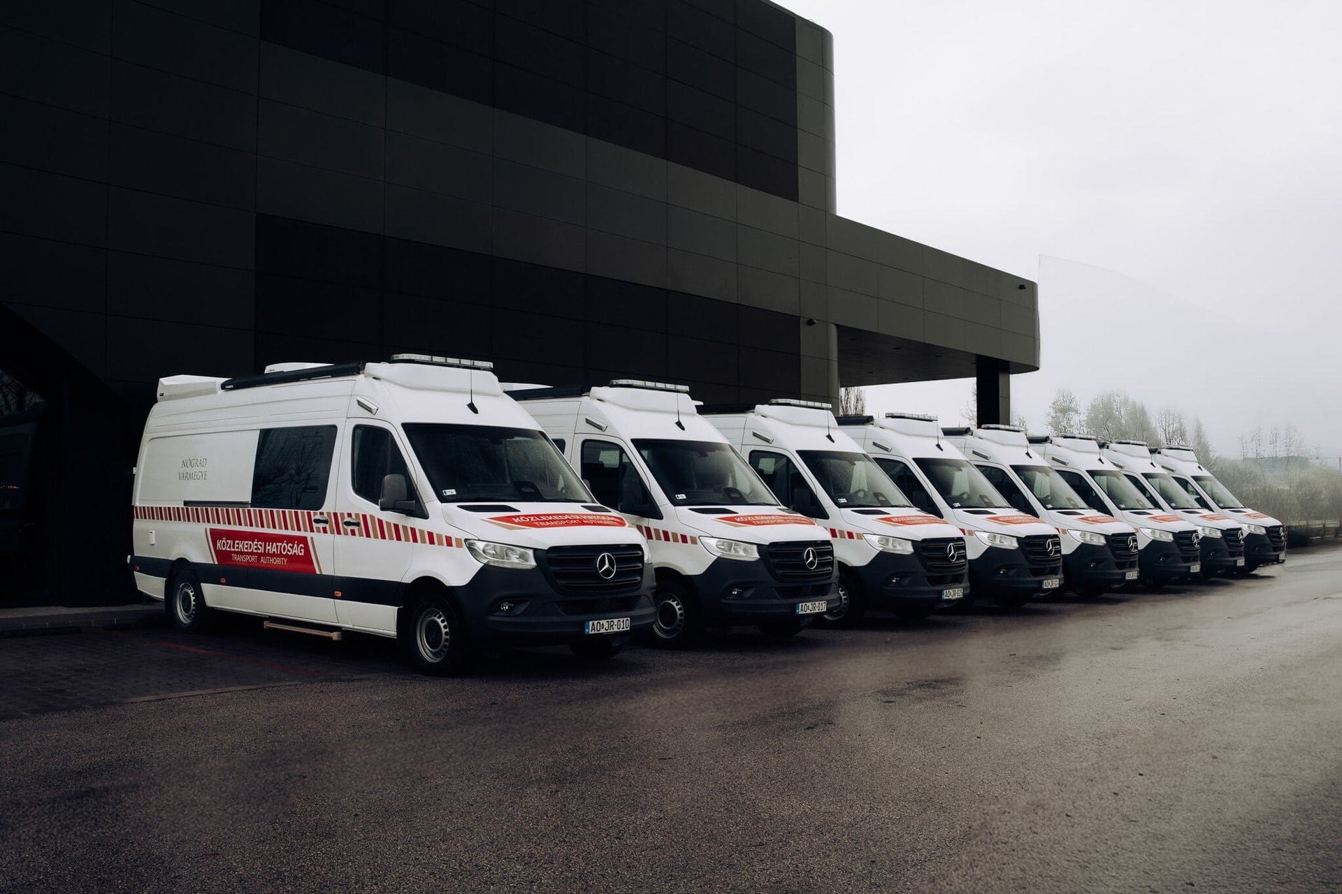 Vadonatúj gépkocsikat kapnak a kormányhivatalok