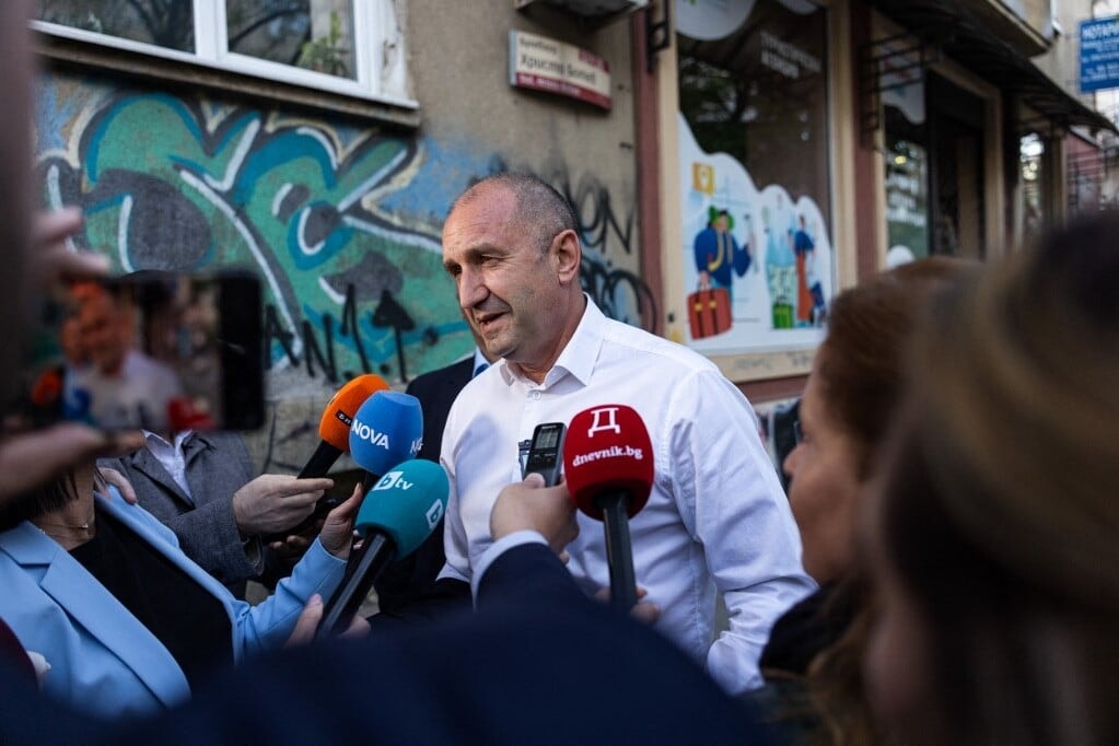 Bulgáriai választások: Rumen Radev volt elnök pártja messze megelőzi Bojko Borisz volt miniszterelnökét