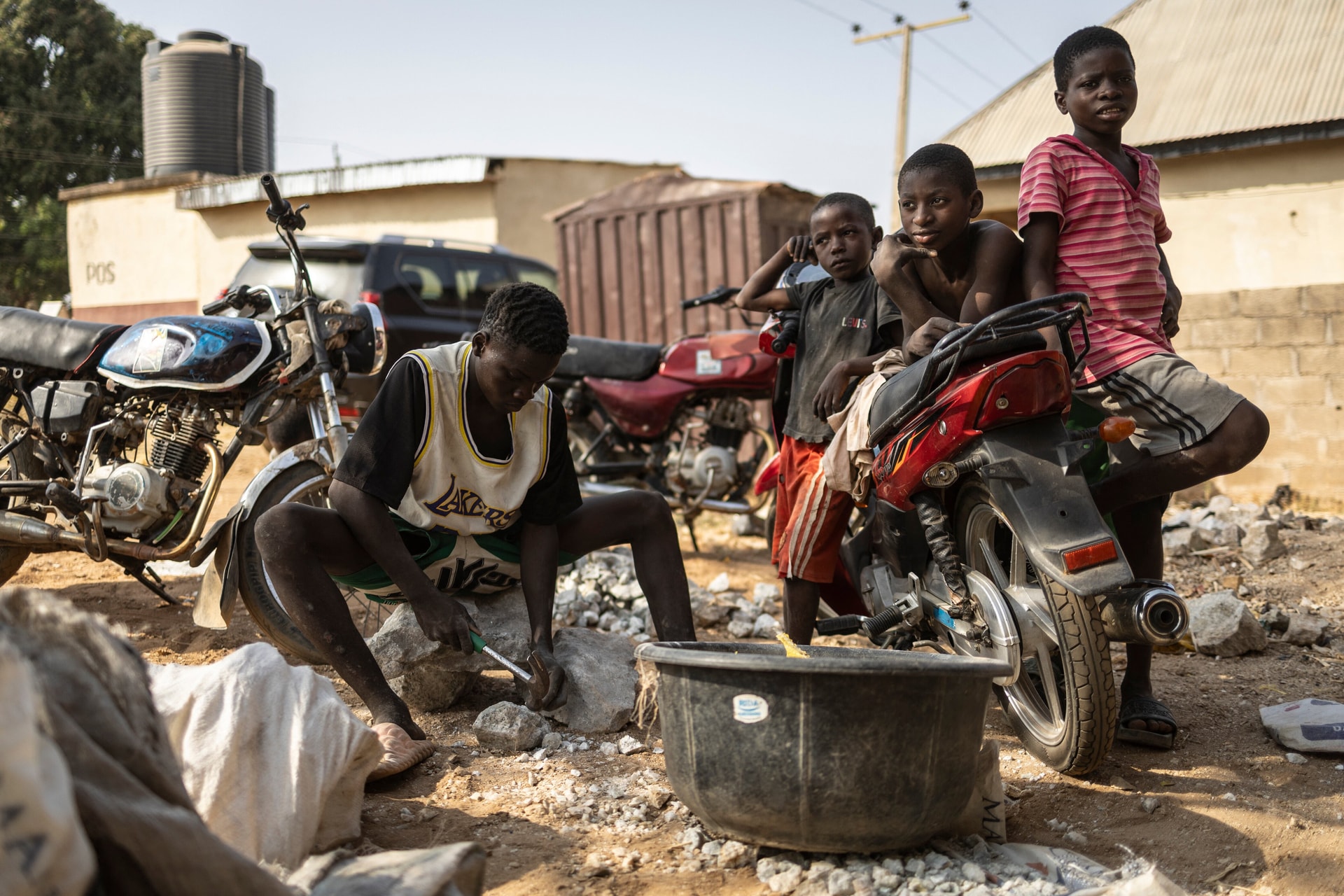 Több tucat gyereket hurcoltak el fegyveresek Nigériában